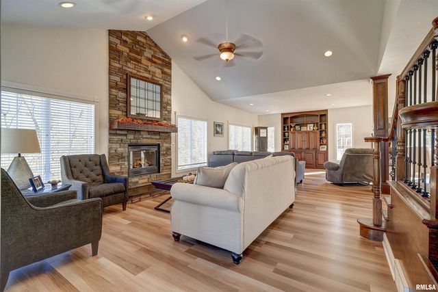 539 34th Avenue N, Clinton, IA 52732