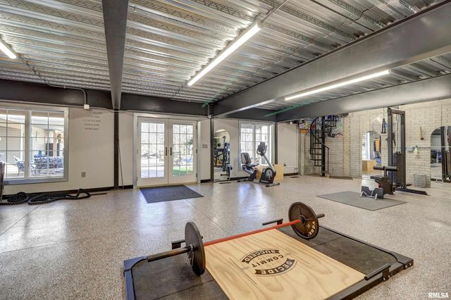 539 34th Avenue N, Clinton, IA 52732