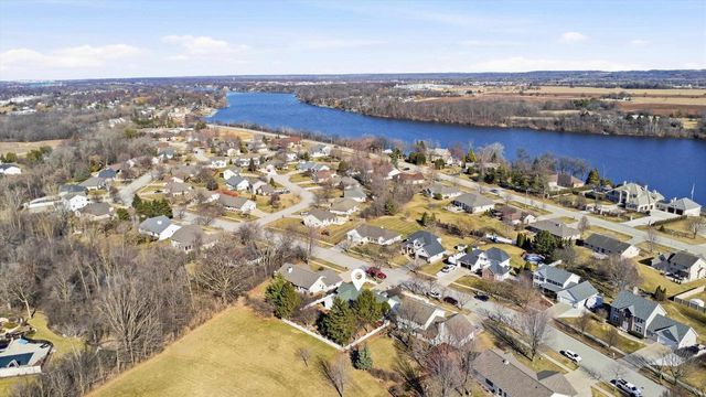 2336 HOPF LANE, De Pere, WI 54115