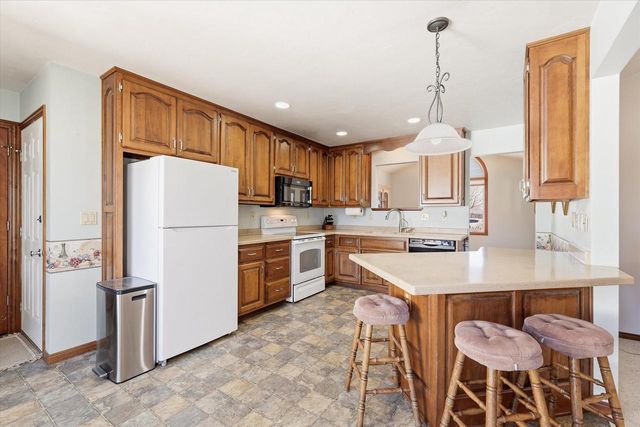 2336 HOPF LANE, De Pere, WI 54115