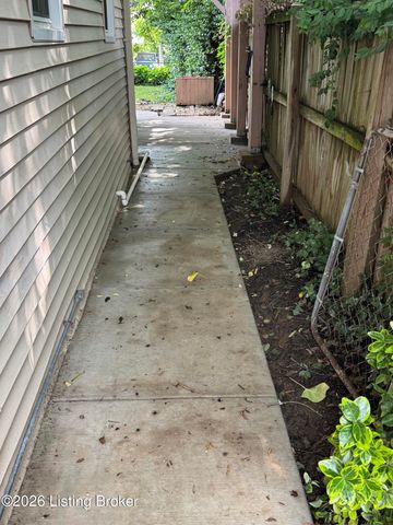 1129 Fischer Ave, Louisville, KY 40204