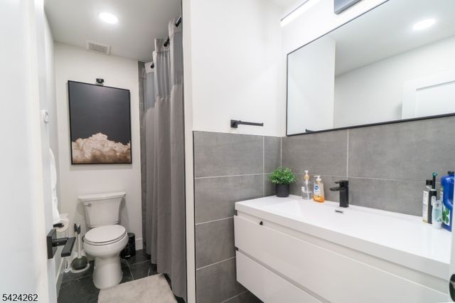 58 26Th St, Fair Lawn Boro, NJ 07410