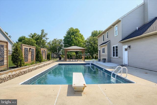 11 WHEATSTONE DR, Palmyra, PA 17078