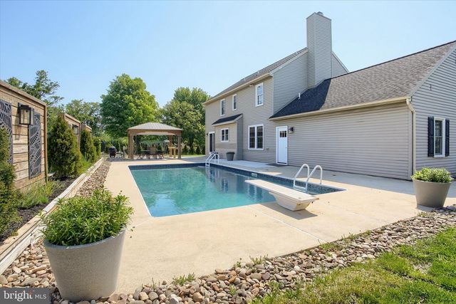 11 WHEATSTONE DR, Palmyra, PA 17078