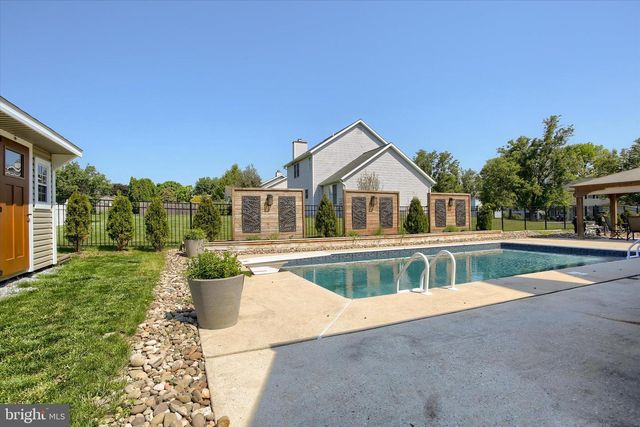 11 WHEATSTONE DR, Palmyra, PA 17078