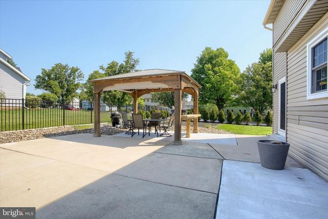 11 WHEATSTONE DR, Palmyra, PA 17078