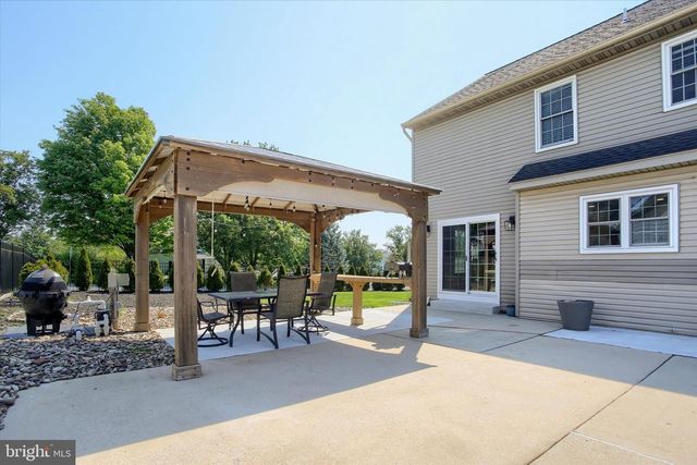 11 WHEATSTONE DR, Palmyra, PA 17078