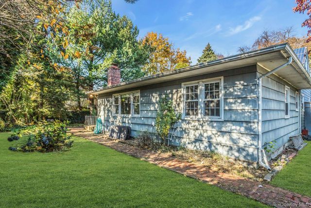 12 Violet Road, Bayville, NY 11709