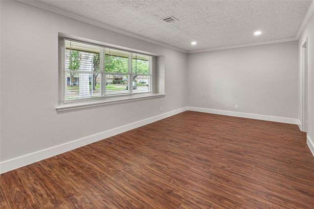 9639 Springview Lane, Houston, TX 77080