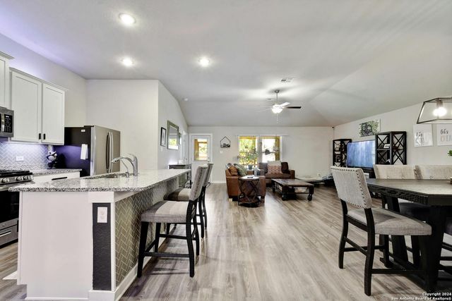 1633 PITCHER BND, San Antonio, TX 78253