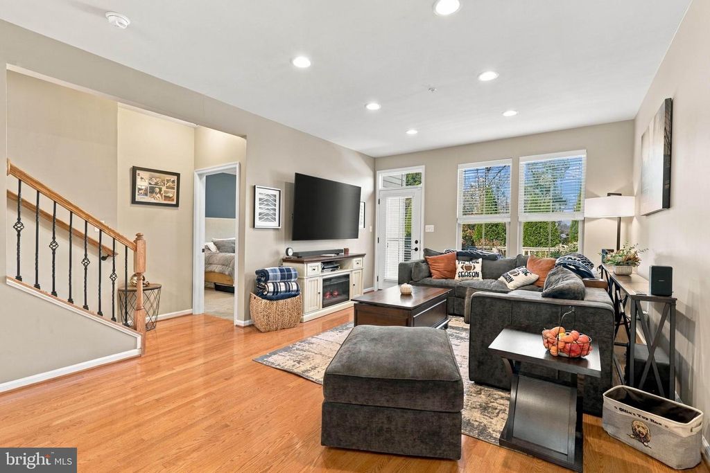 Image 10 of property listing at 1241 FIELDBROOK CIR, York, PA 17403