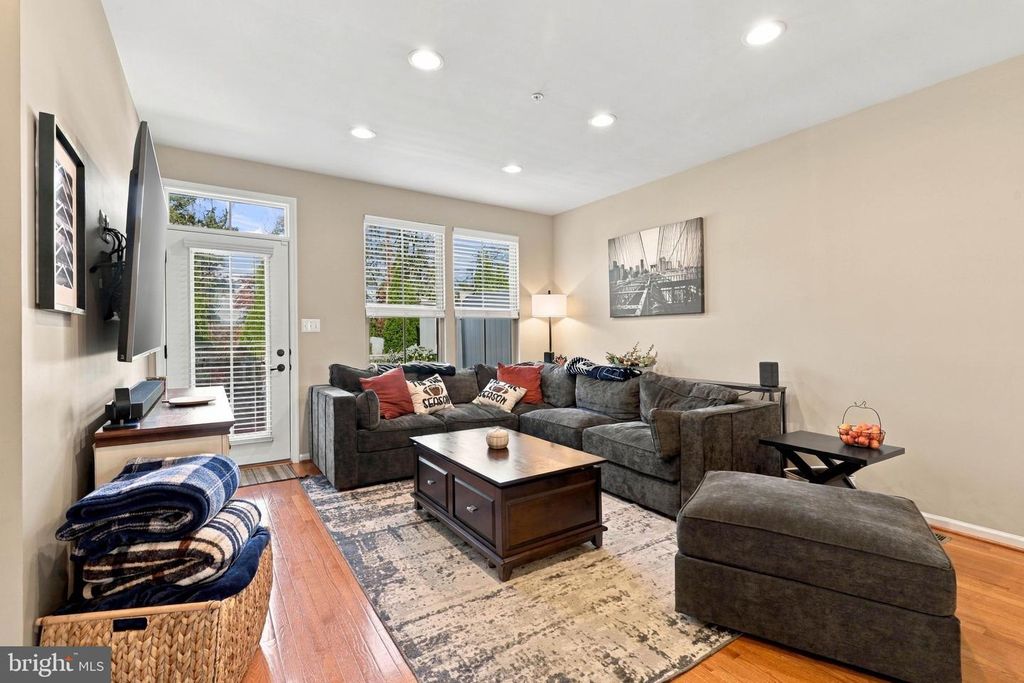 Image 11 of property listing at 1241 FIELDBROOK CIR, York, PA 17403