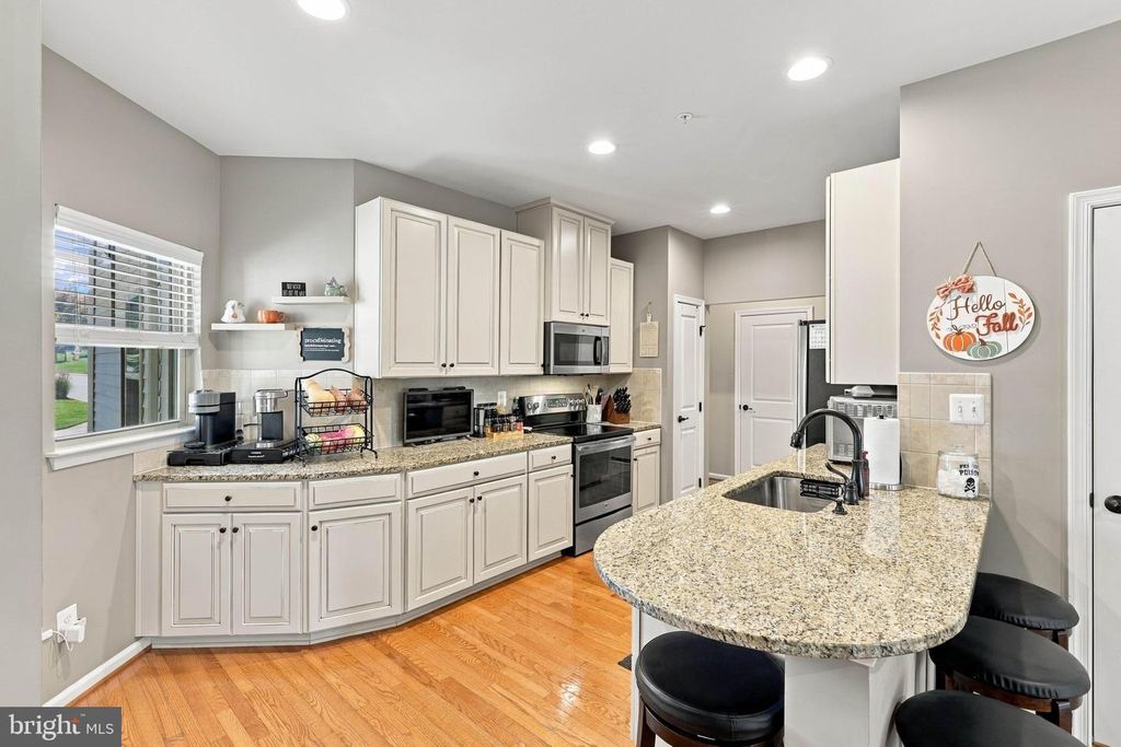 Image 14 of property listing at 1241 FIELDBROOK CIR, York, PA 17403