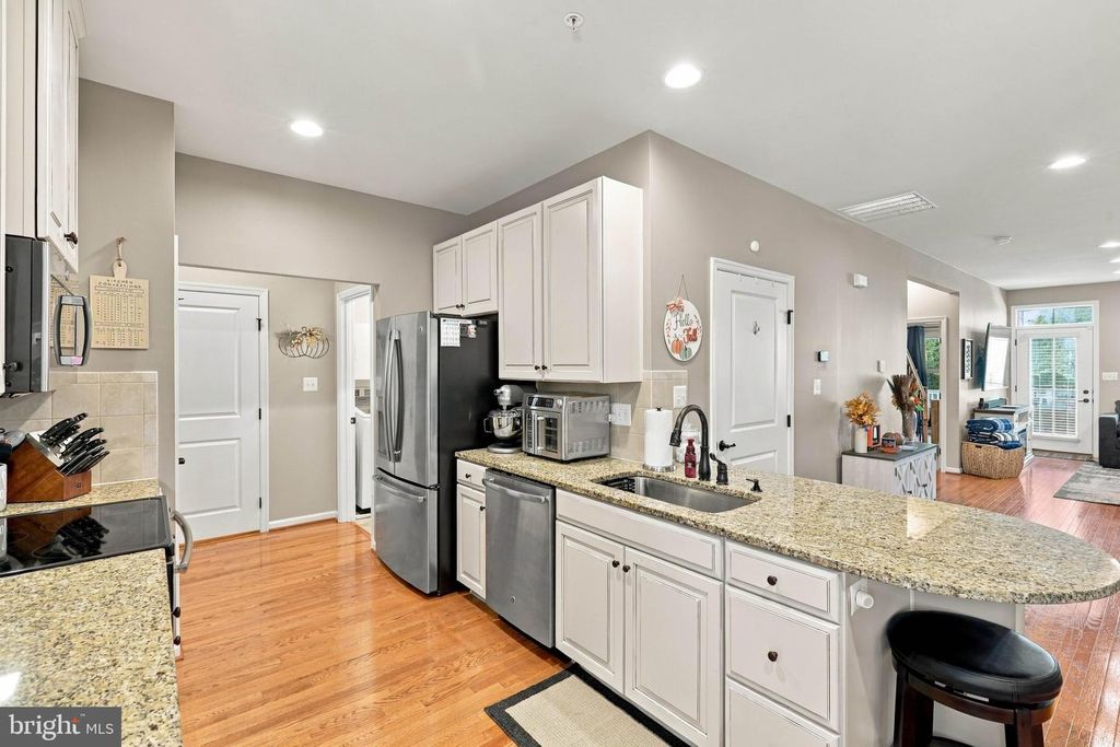 Image 15 of property listing at 1241 FIELDBROOK CIR, York, PA 17403