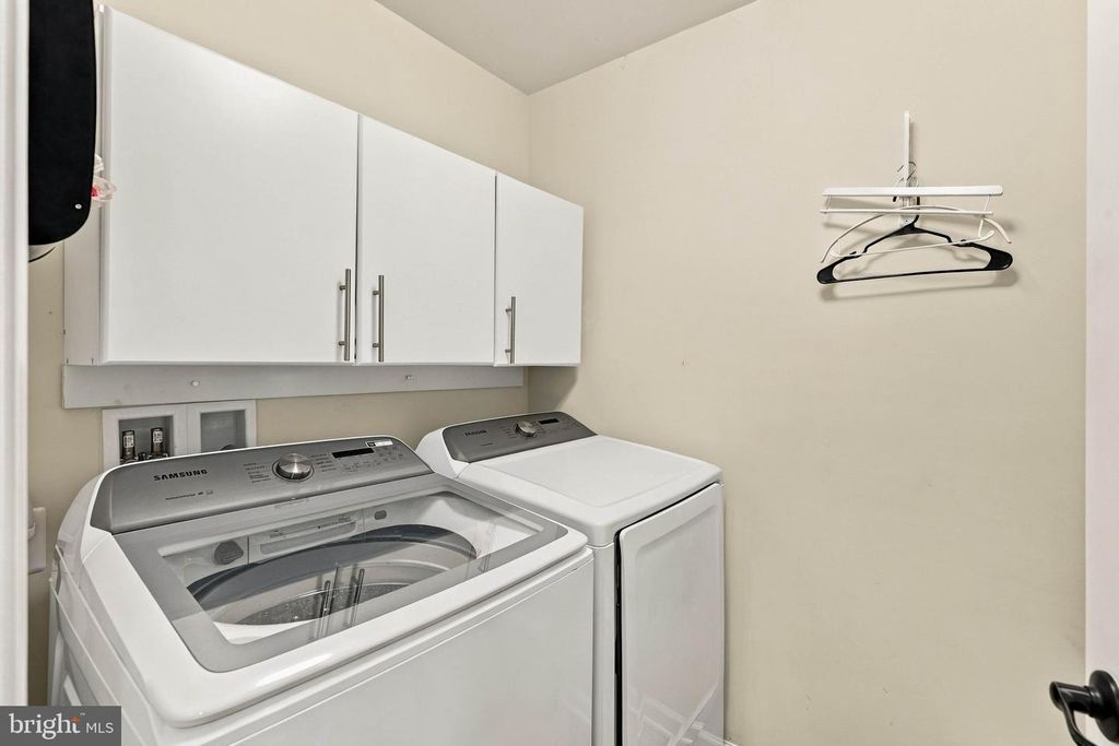 Image 17 of property listing at 1241 FIELDBROOK CIR, York, PA 17403