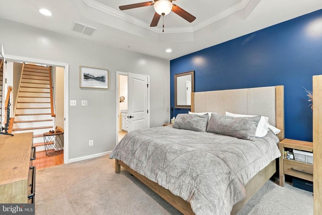 Image 19 of property listing at 1241 FIELDBROOK CIR, York, PA 17403