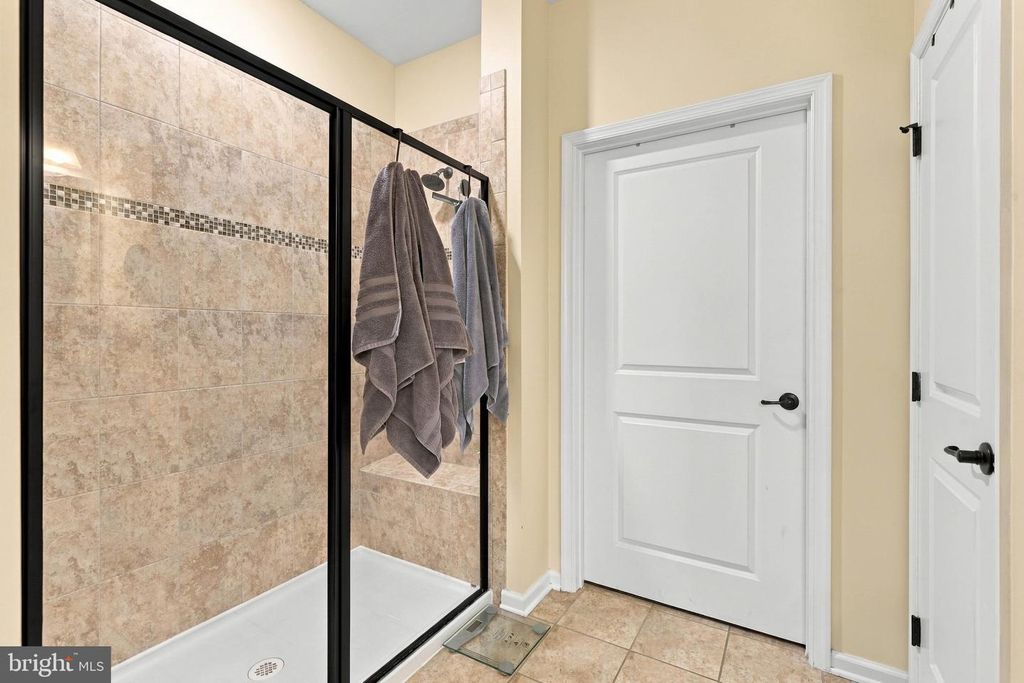 Image 21 of property listing at 1241 FIELDBROOK CIR, York, PA 17403