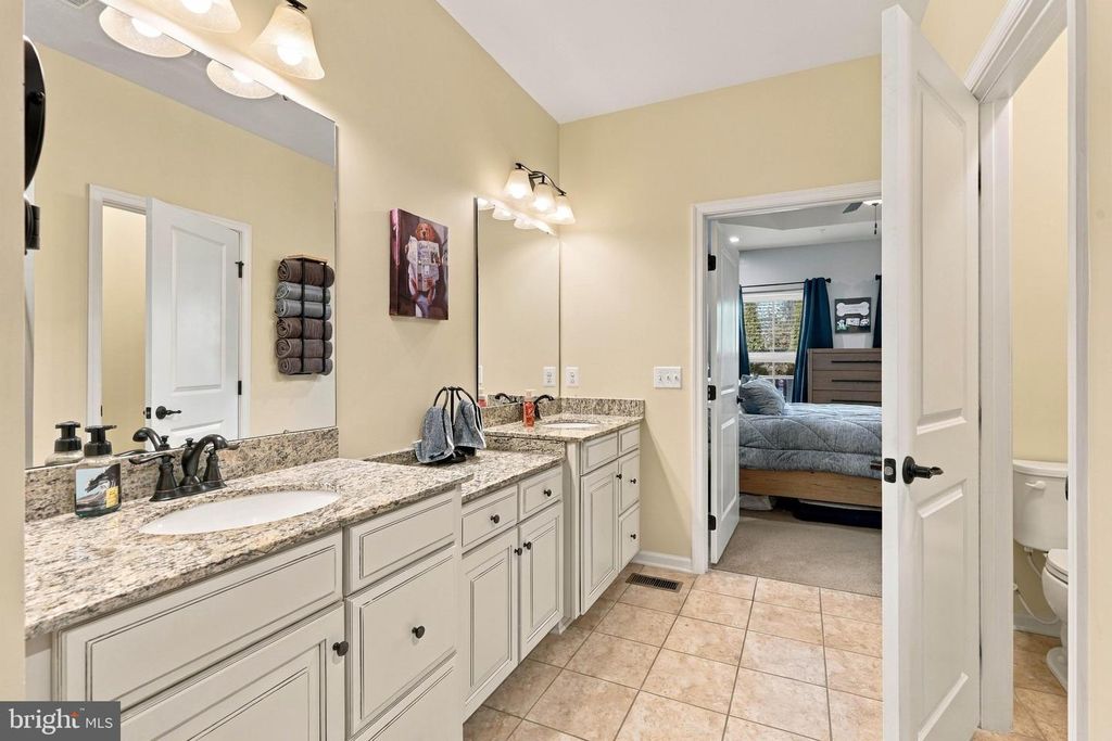 Image 22 of property listing at 1241 FIELDBROOK CIR, York, PA 17403