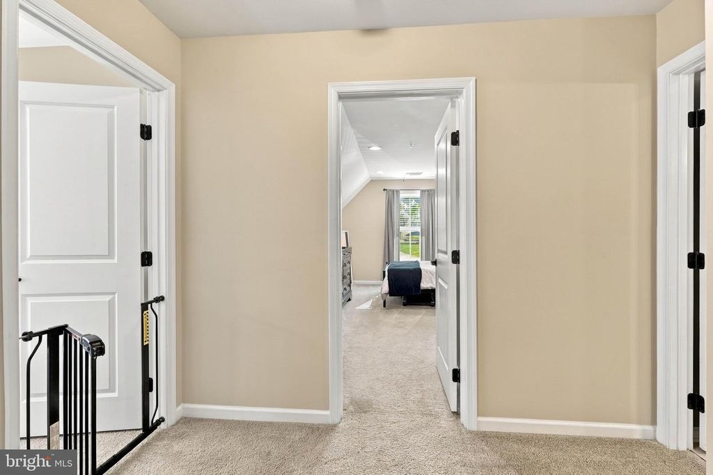 Image 23 of property listing at 1241 FIELDBROOK CIR, York, PA 17403
