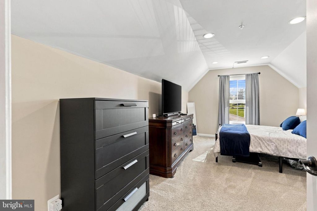 Image 26 of property listing at 1241 FIELDBROOK CIR, York, PA 17403