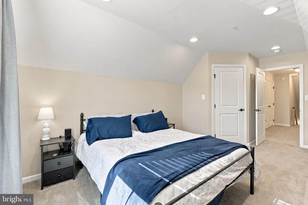 Image 27 of property listing at 1241 FIELDBROOK CIR, York, PA 17403
