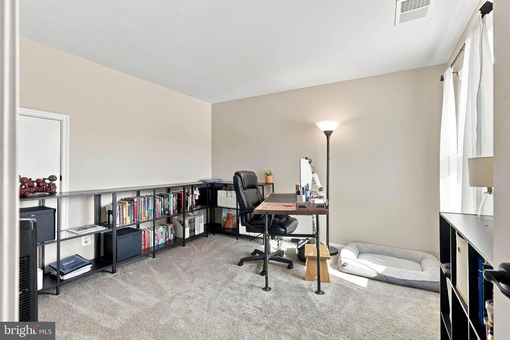 Image 28 of property listing at 1241 FIELDBROOK CIR, York, PA 17403