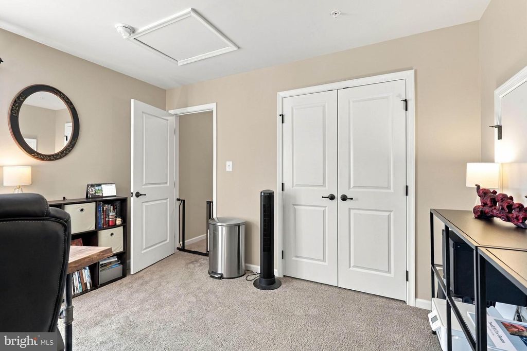 Image 29 of property listing at 1241 FIELDBROOK CIR, York, PA 17403
