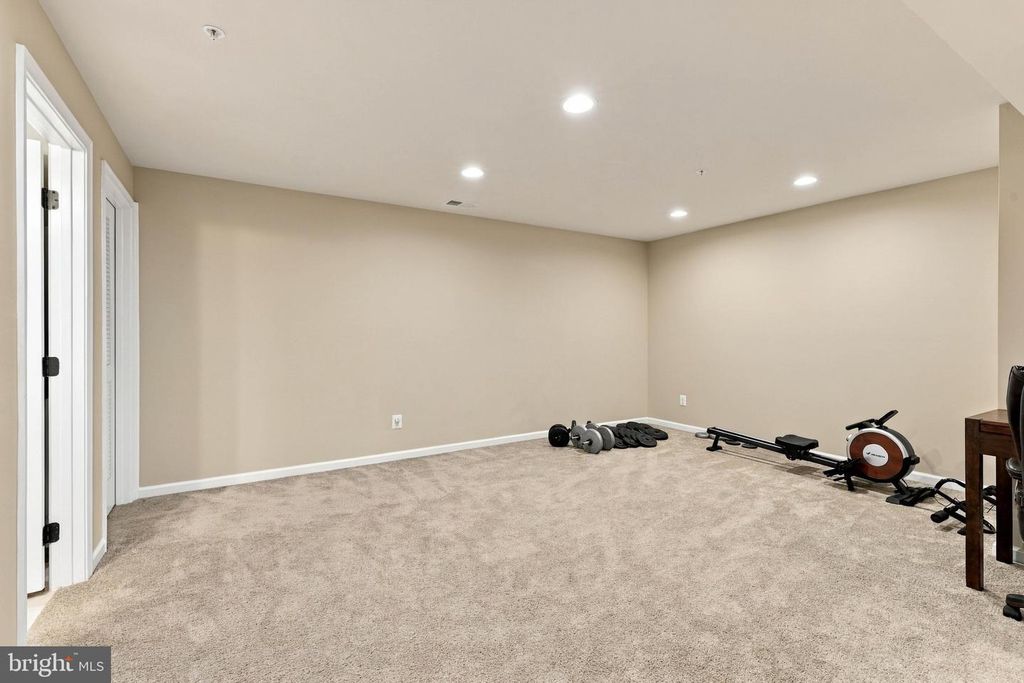 Image 31 of property listing at 1241 FIELDBROOK CIR, York, PA 17403