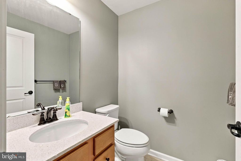 Image 34 of property listing at 1241 FIELDBROOK CIR, York, PA 17403