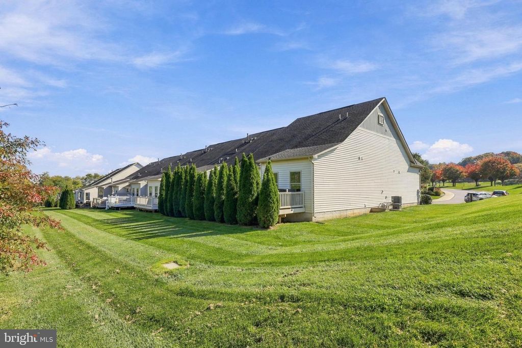Image 38 of property listing at 1241 FIELDBROOK CIR, York, PA 17403