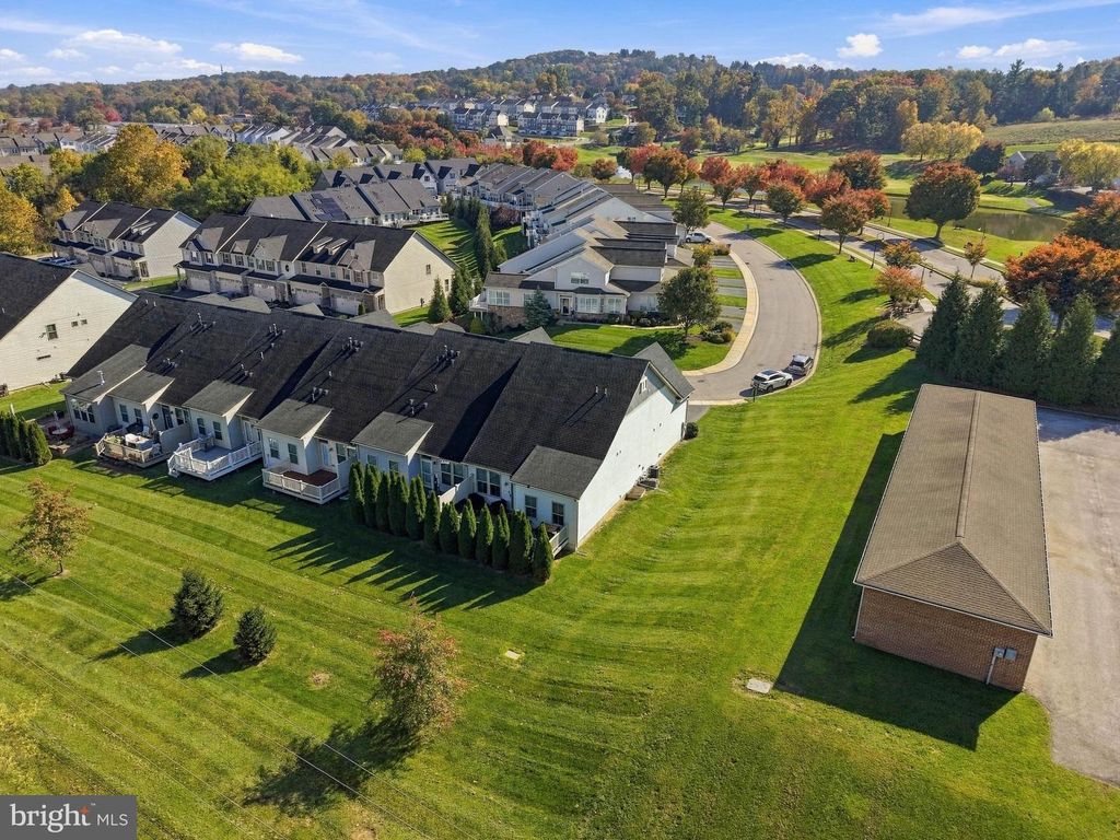 Image 40 of property listing at 1241 FIELDBROOK CIR, York, PA 17403