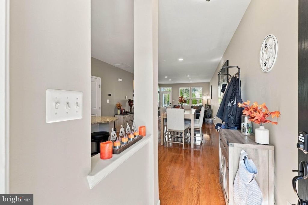 Image 8 of property listing at 1241 FIELDBROOK CIR, York, PA 17403