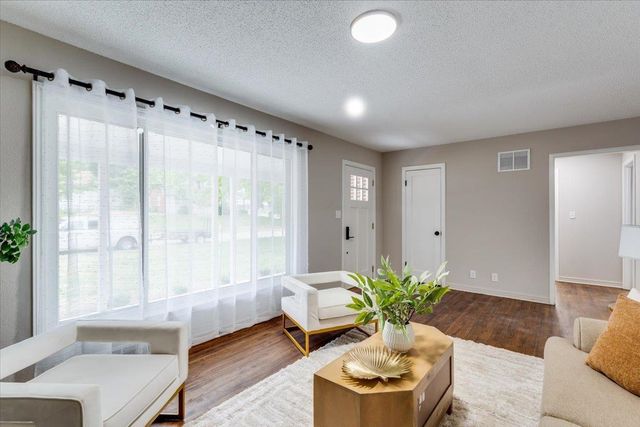 647 S Vassar St, Wichita, KS 67218