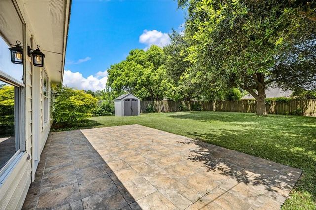 22 Highland Street, Texas City, TX 77591
