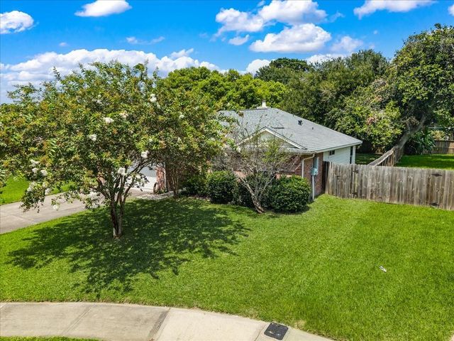 22 Highland Street, Texas City, TX 77591