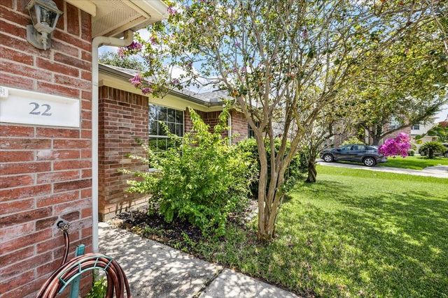 22 Highland Street, Texas City, TX 77591