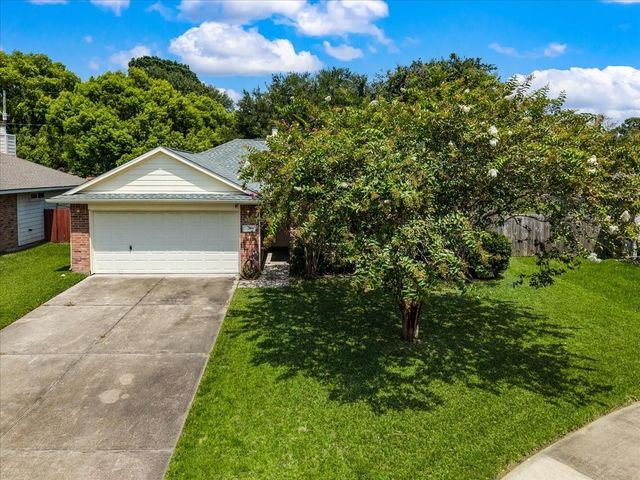 22 Highland Street, Texas City, TX 77591