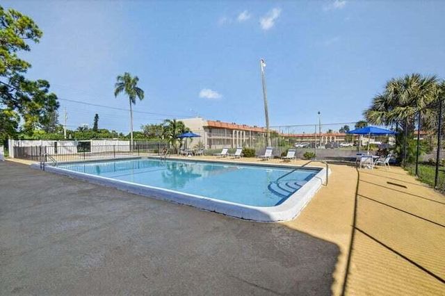 6094 Forest Hill Boulevard 106, West Palm Beach, FL 33415