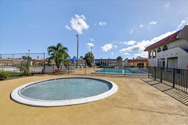 6094 Forest Hill Boulevard 106, West Palm Beach, FL 33415