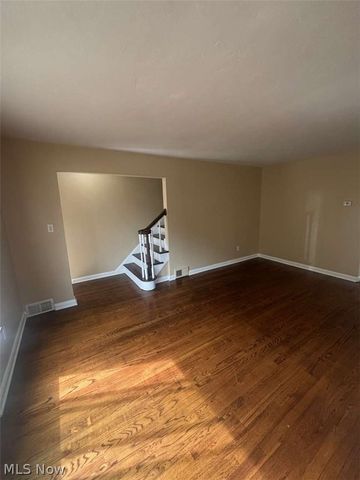 454 Parkside Drive, Bay Village, OH 44140