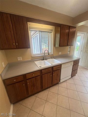 454 Parkside Drive, Bay Village, OH 44140