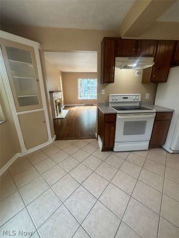 454 Parkside Drive, Bay Village, OH 44140