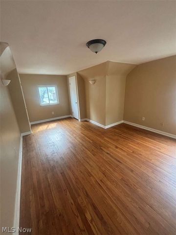 454 Parkside Drive, Bay Village, OH 44140