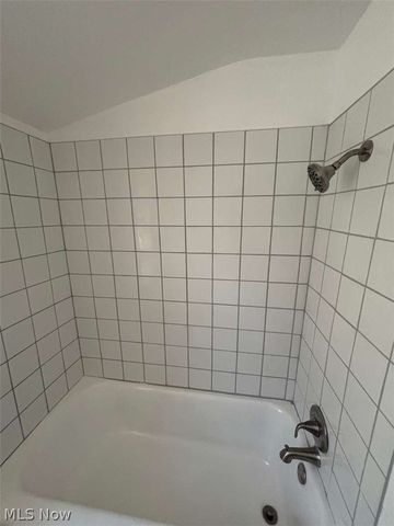 454 Parkside Drive, Bay Village, OH 44140