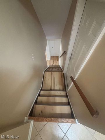 454 Parkside Drive, Bay Village, OH 44140