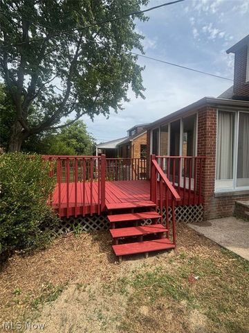 454 Parkside Drive, Bay Village, OH 44140