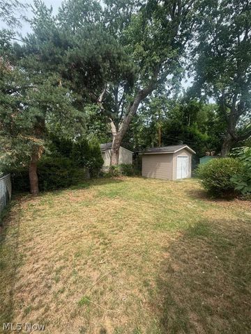454 Parkside Drive, Bay Village, OH 44140