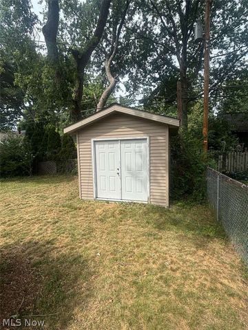 454 Parkside Drive, Bay Village, OH 44140