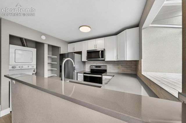 6737 Mountain Top Lane, Colorado Springs, CO 80919
