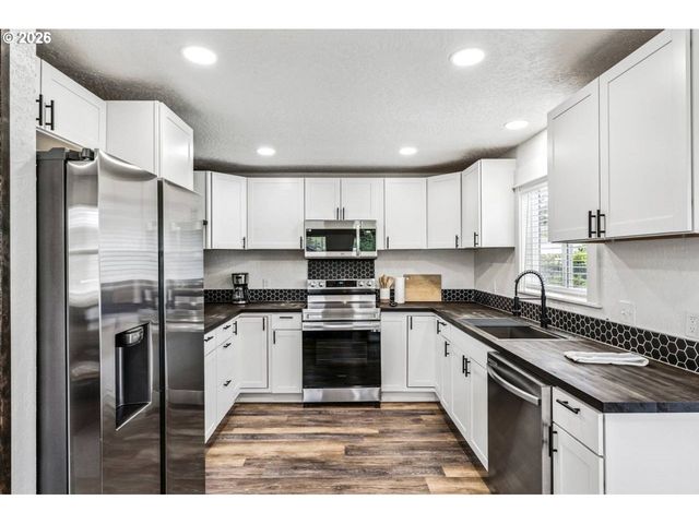 1184 2ND St, Florence, OR 97439